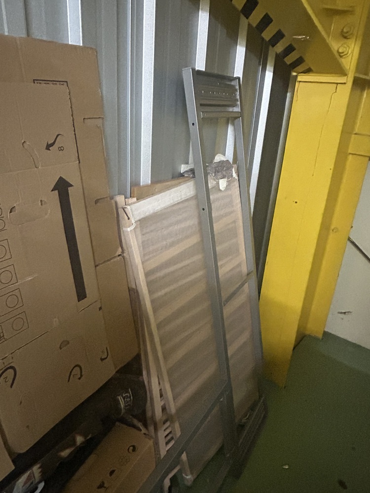 StorageMart Walton-on-Thames  Self storage unit auction IB-7228