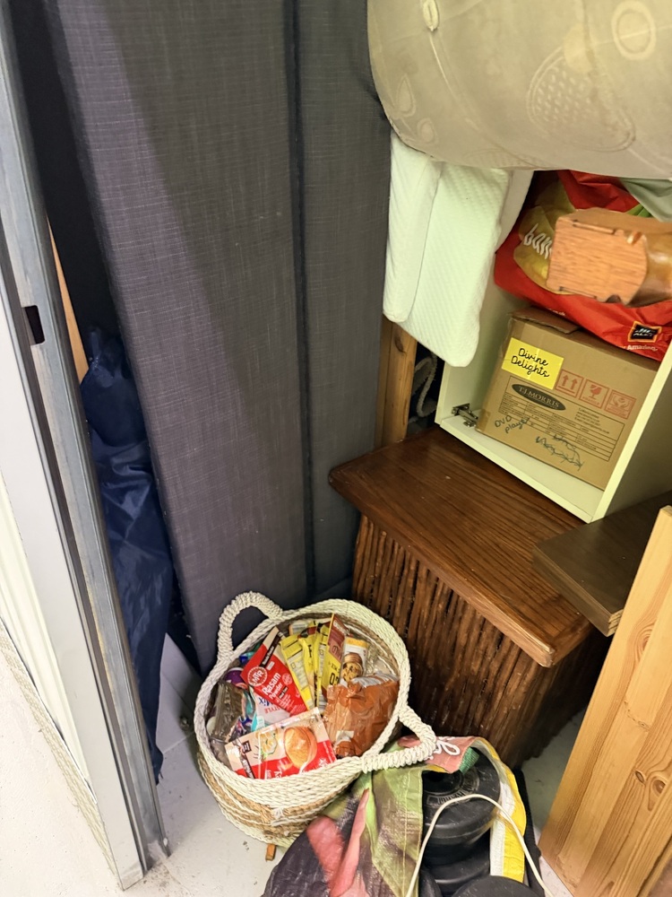 StorageMart Brighton (Crowhurst Rd) Storage auction IB-4203