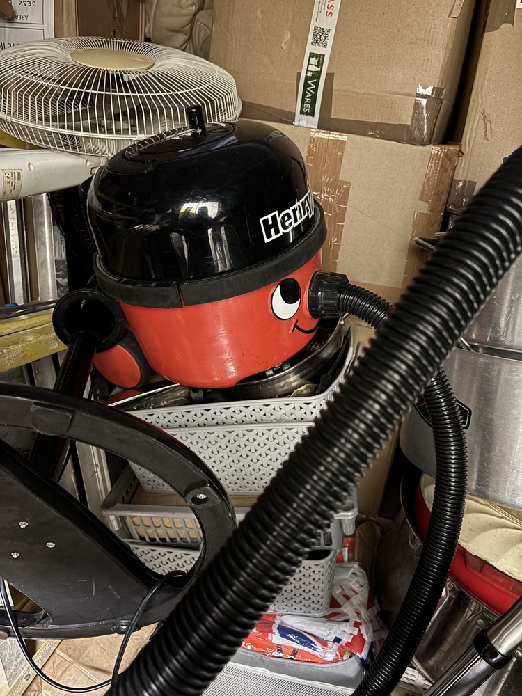 Wood Green Storage Unit auction IB-6034