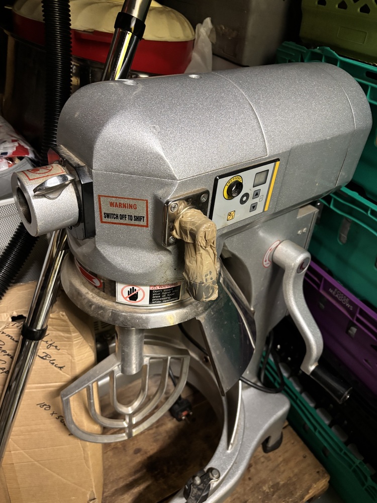 Wood Green Storage Unit auction IB-6034 22