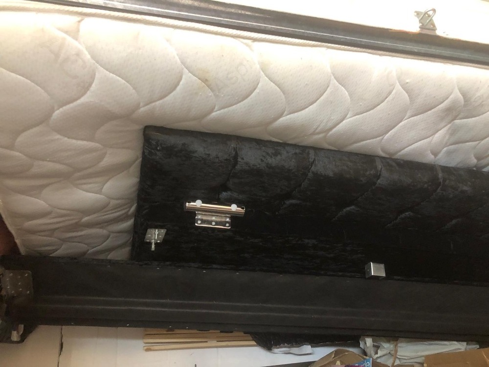 Croydon Self storage auction IB-6554 14