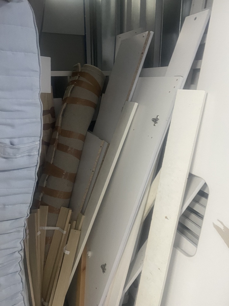 Carshalton Self storage unit auction IB-8318
