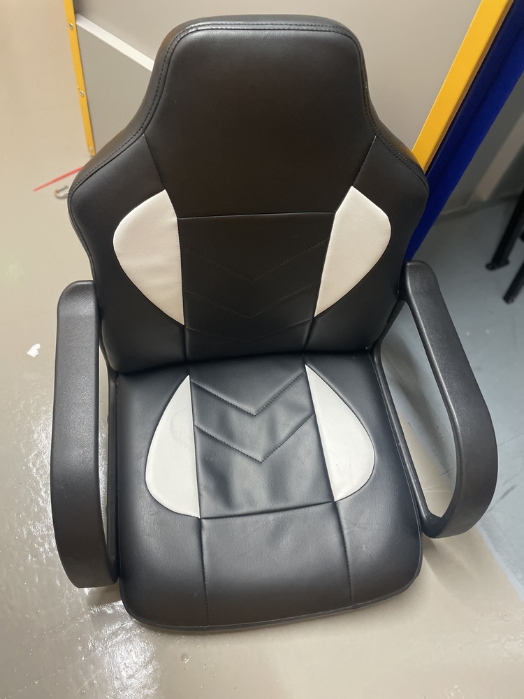 Clapham Storage auction IB-3725