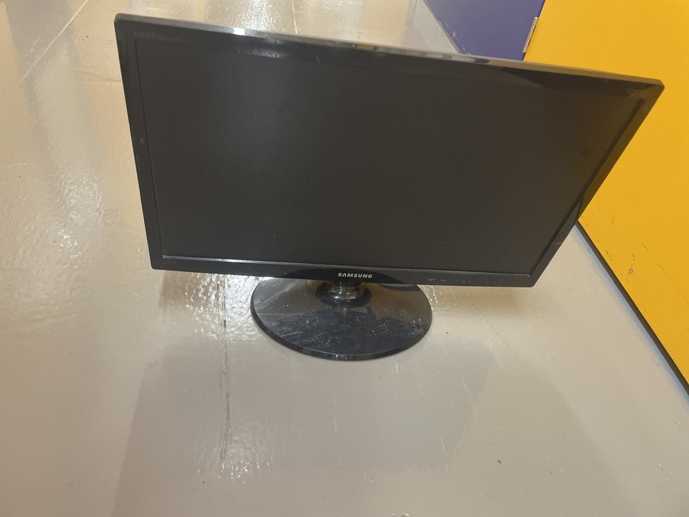 Clapham storage facility unit auction IB-2545