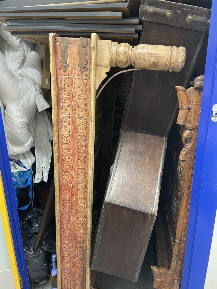 Battersea Lombard Self storage auction IB-1399