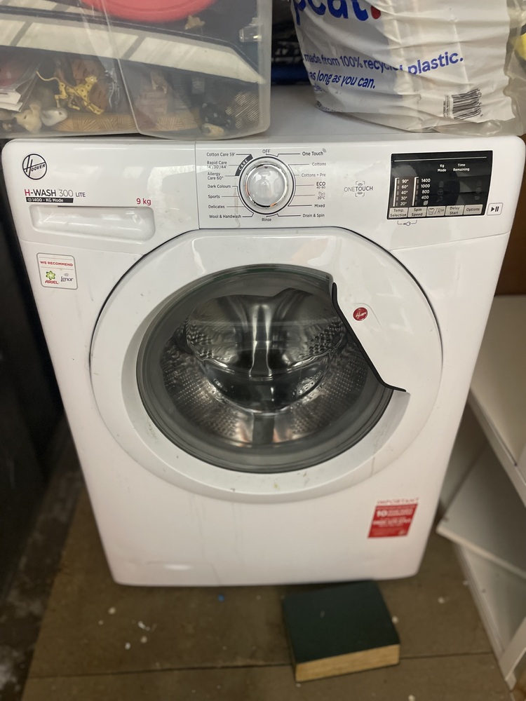 Battersea Park storage facility unit auction IB-6952
