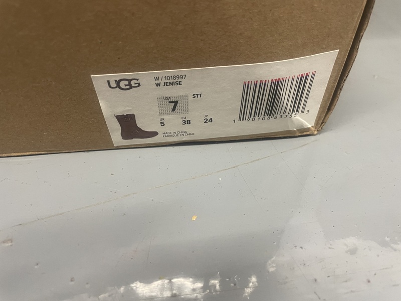 Reading Storage Unit auction IB-8491