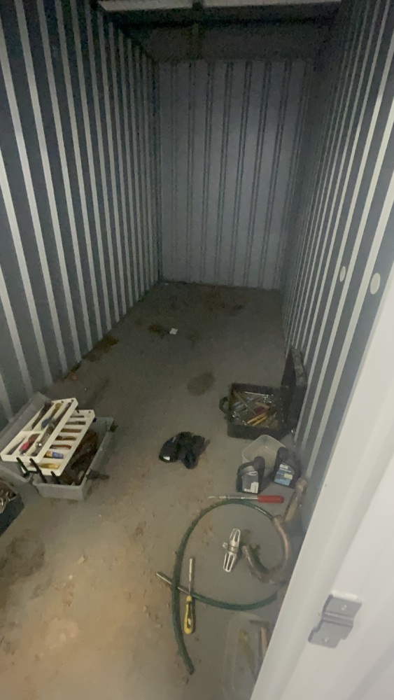 Bristol  Self storage auction IB-3317