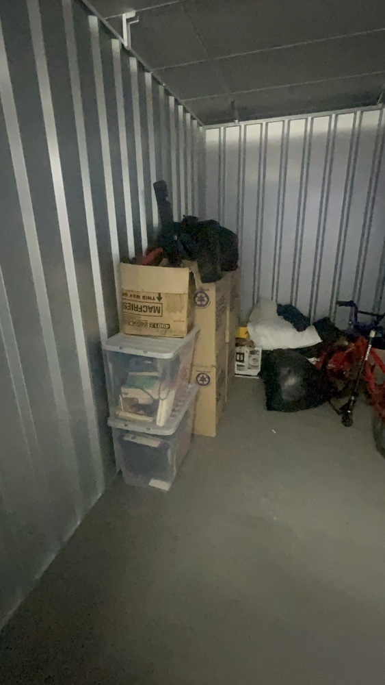 Bristol  Storage Unit auction IB-3251