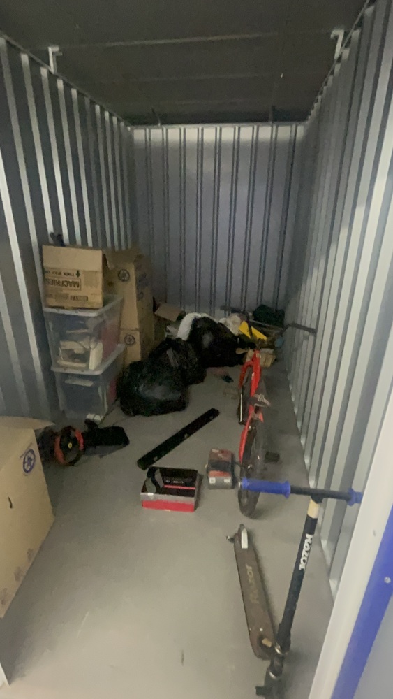 Bristol  storage facility unit auction IB-3251