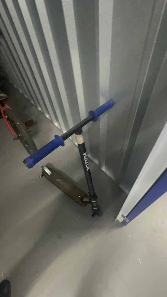 Bristol  Self storage auction IB-3251 24