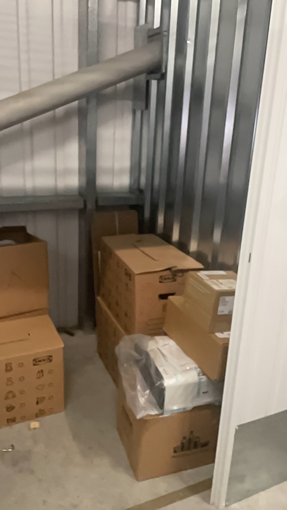 Battersea Storage Unit auction IB-1740