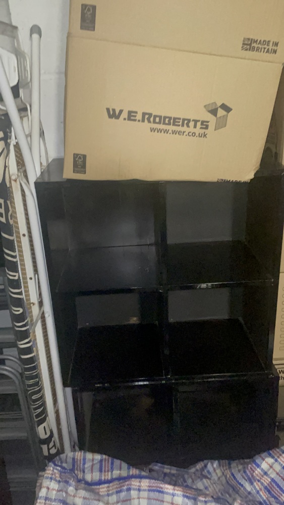 Battersea storage facility unit auction IB-7222