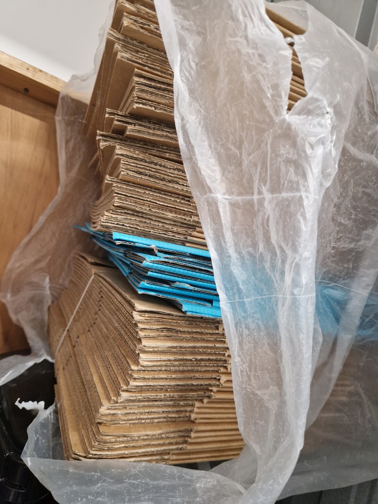 The Storage Team Gainsborough Storage Unit auction IB-6753 32