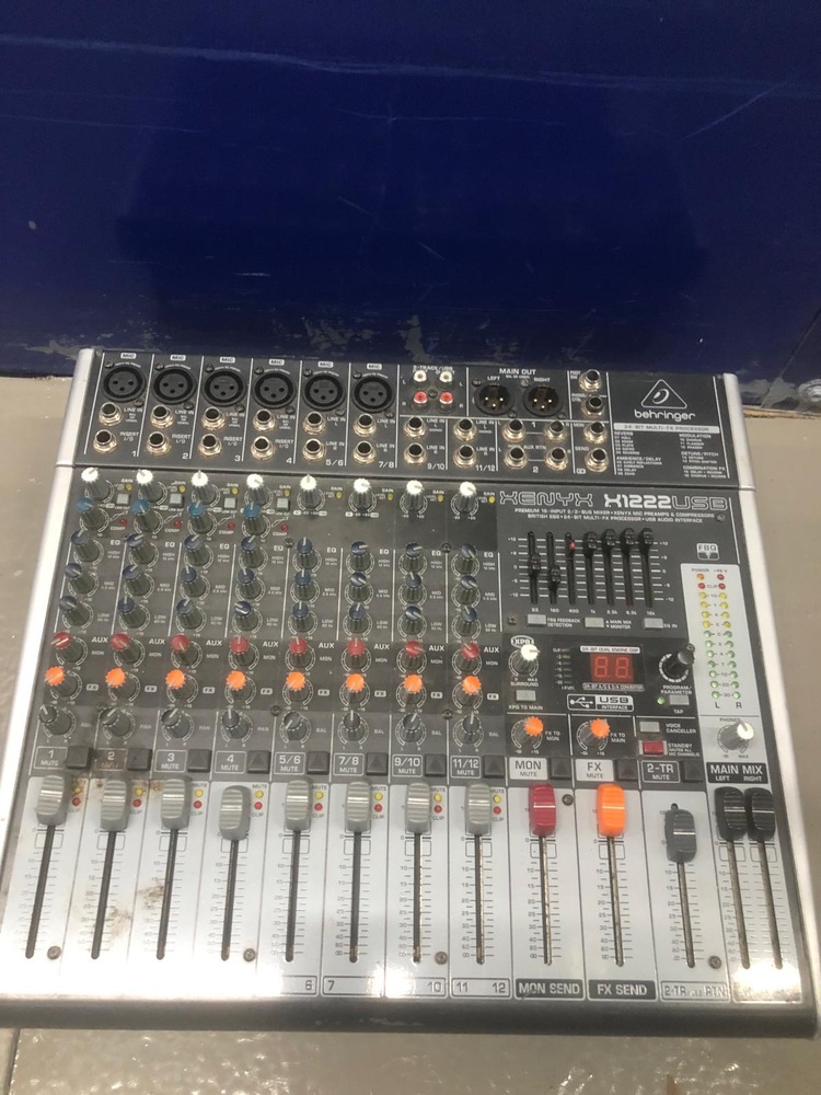 Stoke Newington Storage Unit auction IB-5412