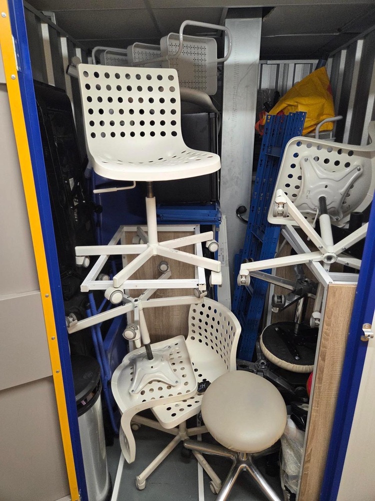 Chingford Self storage unit auction IB-5600 13