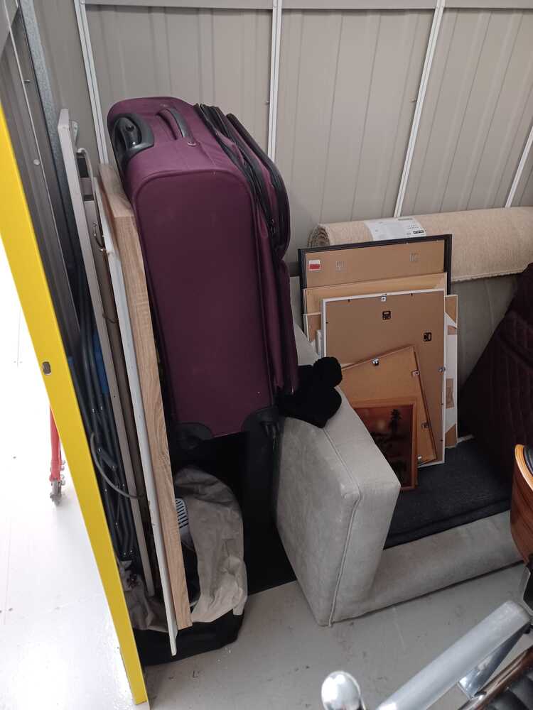 LIVERPOOL Self storage auction IB-5656