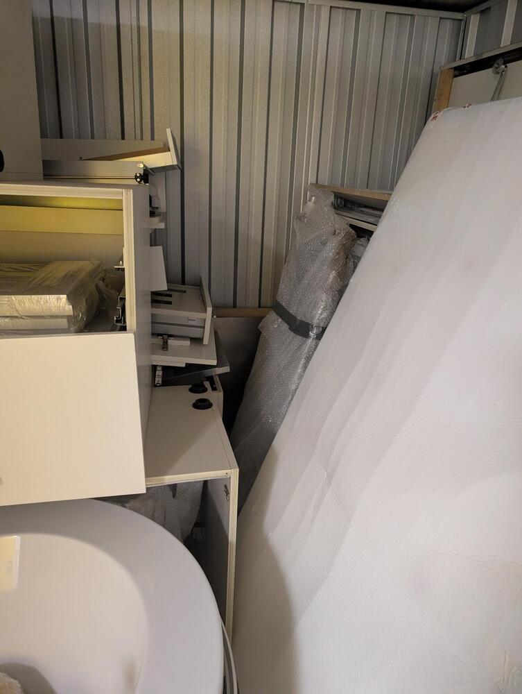 Chiswick Storage Unit auction IB-5509