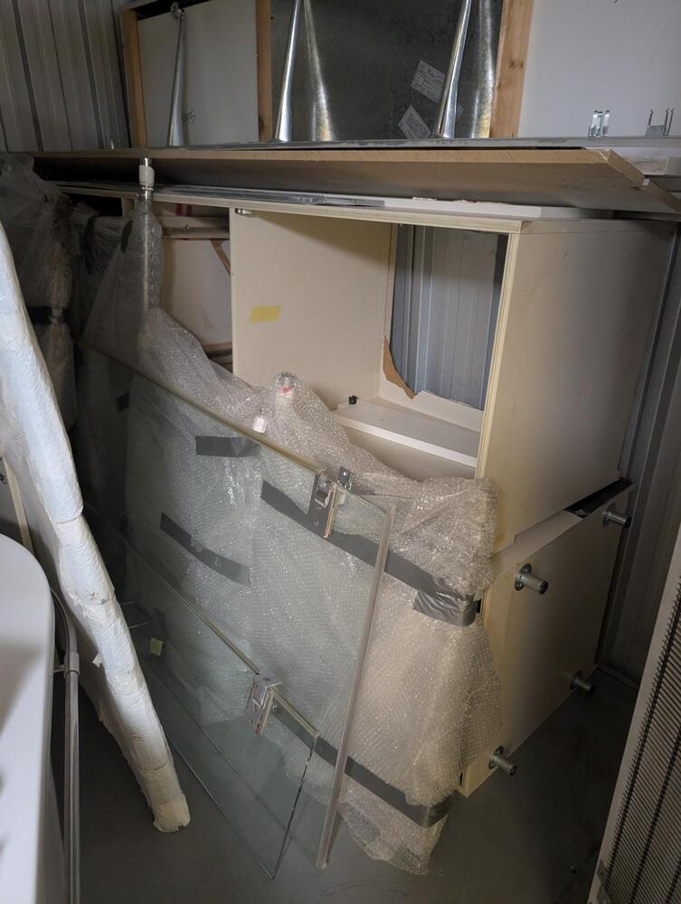 Chiswick Storage auction IB-5509 20