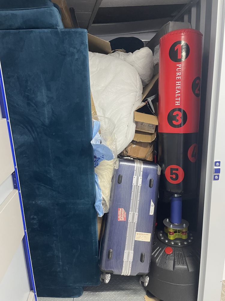 Bow Self storage unit auction IB-5721