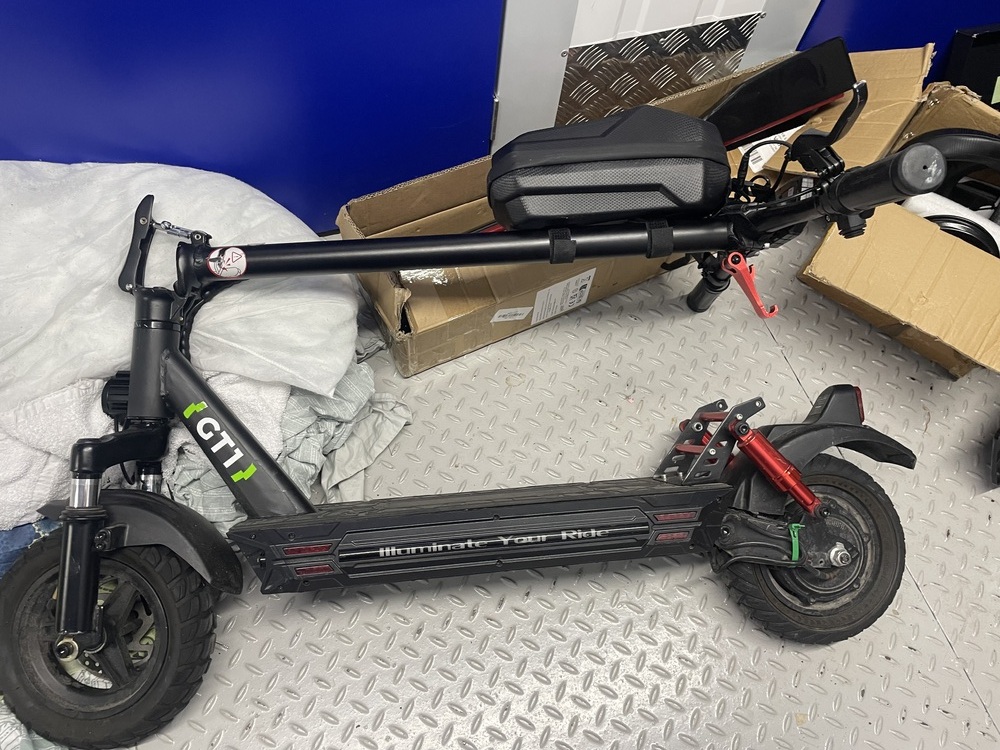 Bow Storage Unit auction IB-5721 12