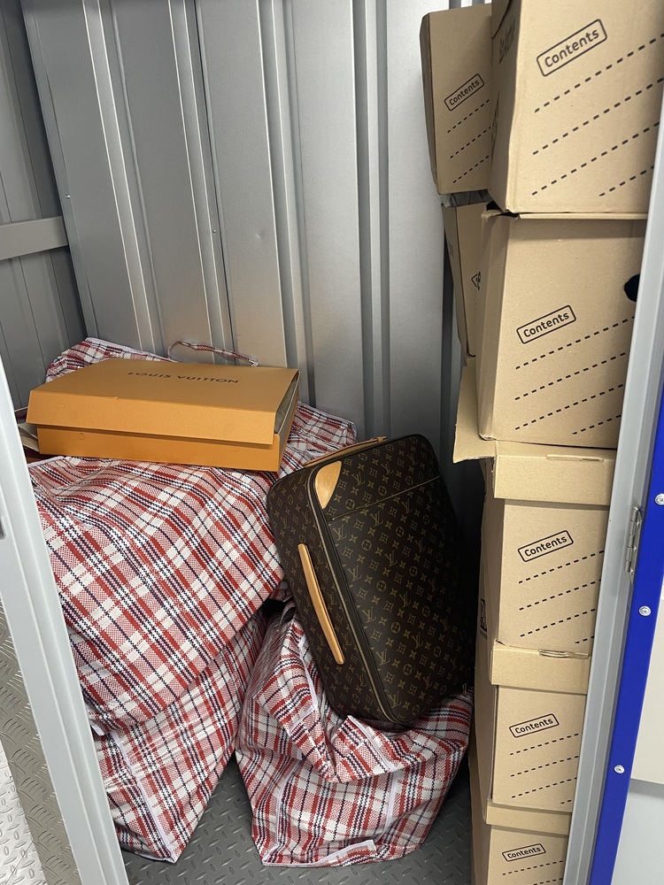 Bow Self storage unit auction IB-1957