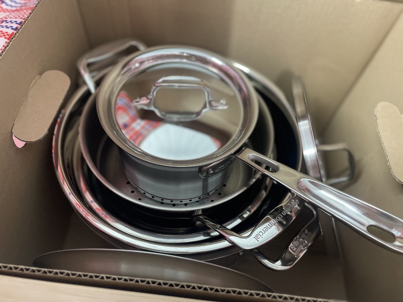 Bow Self storage unit auction IB-1957 13
