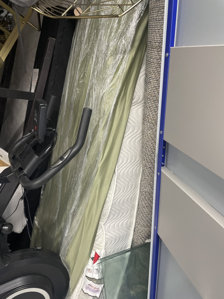 Bow Self storage unit auction IB-1221