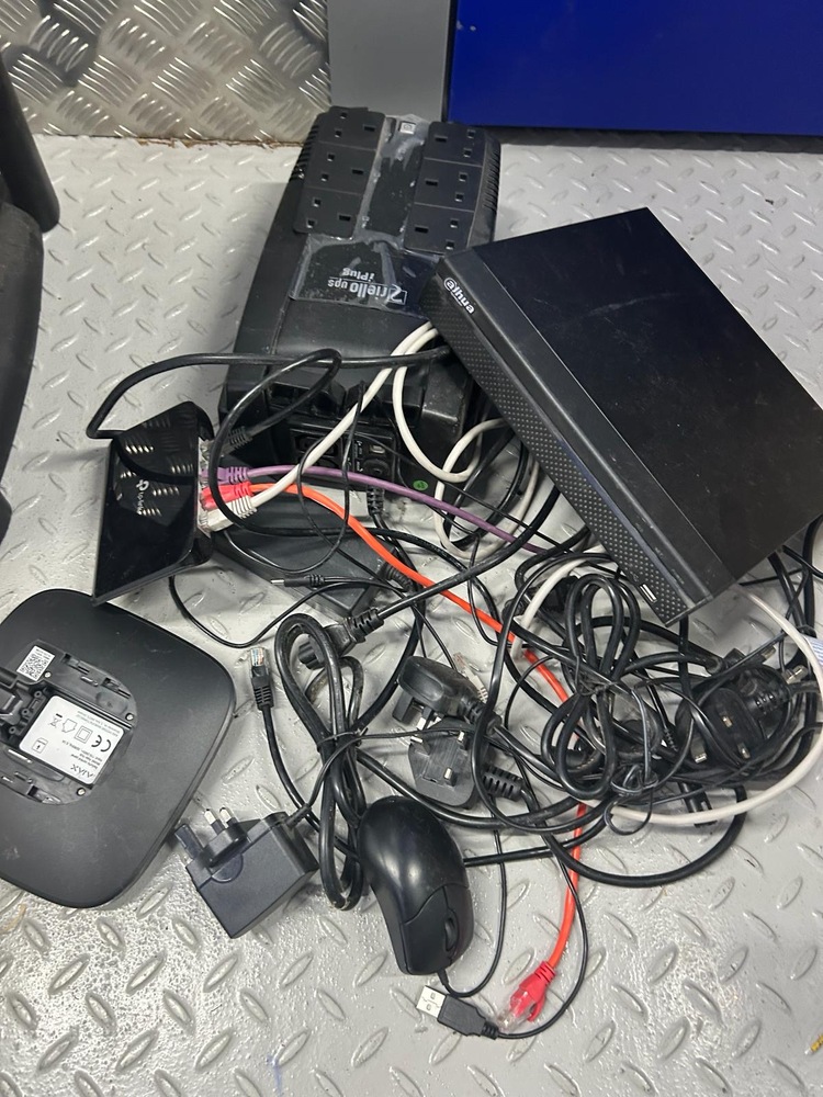 Bow Self storage unit auction IB-8537 13