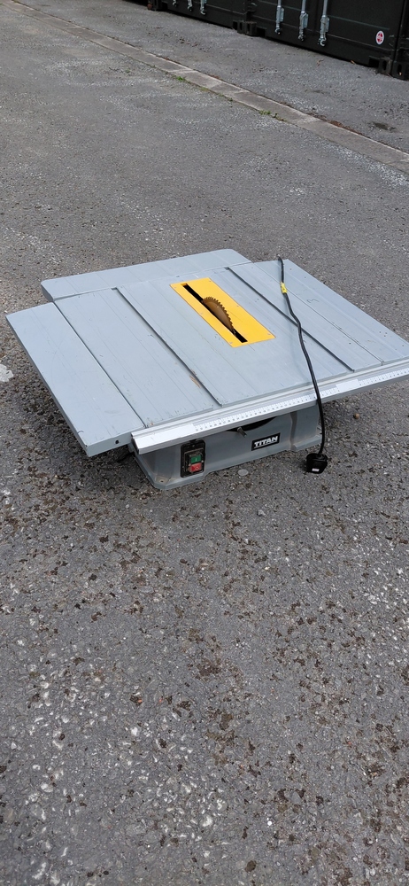 Cuboid Self Storage Hull Self storage auction IB-7024 54
