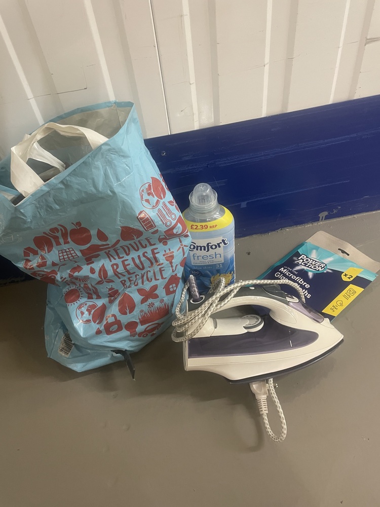 Feltham Self storage auction IB-4540