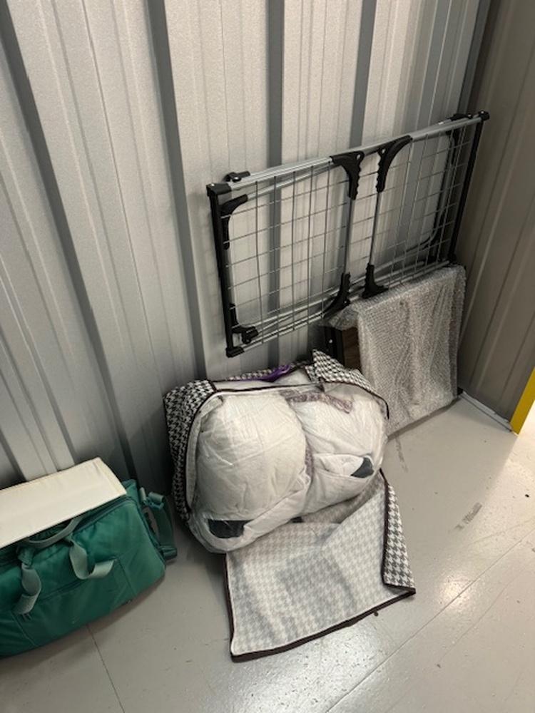 ROCHDALE Storage Unit auction IB-2265