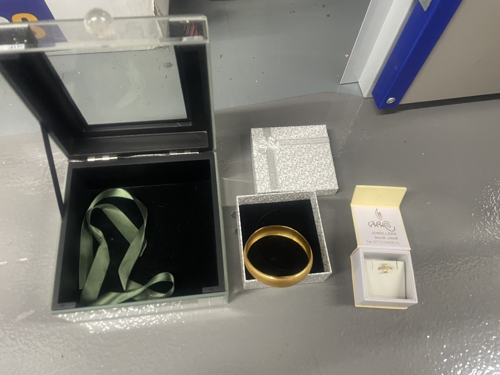 New Southgate (Bounds Green) Storage Unit auction IB-7885