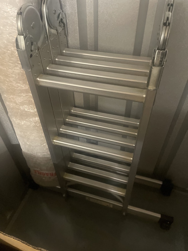 Clapham storage facility unit auction IB-6197