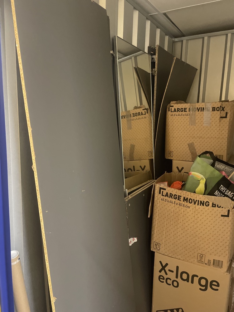 Crystal Palace storage facility unit auction IB-3627