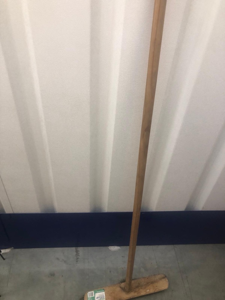 Guildford Self storage unit auction IB-5159