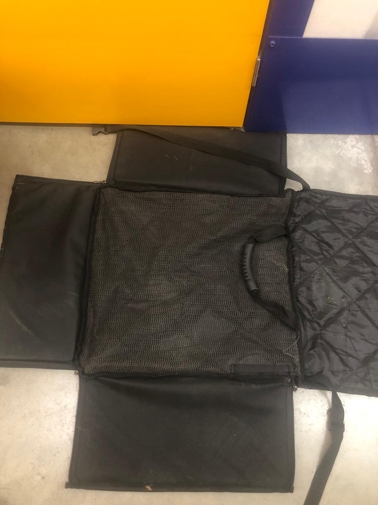 Guildford Self storage unit auction IB-5159 13
