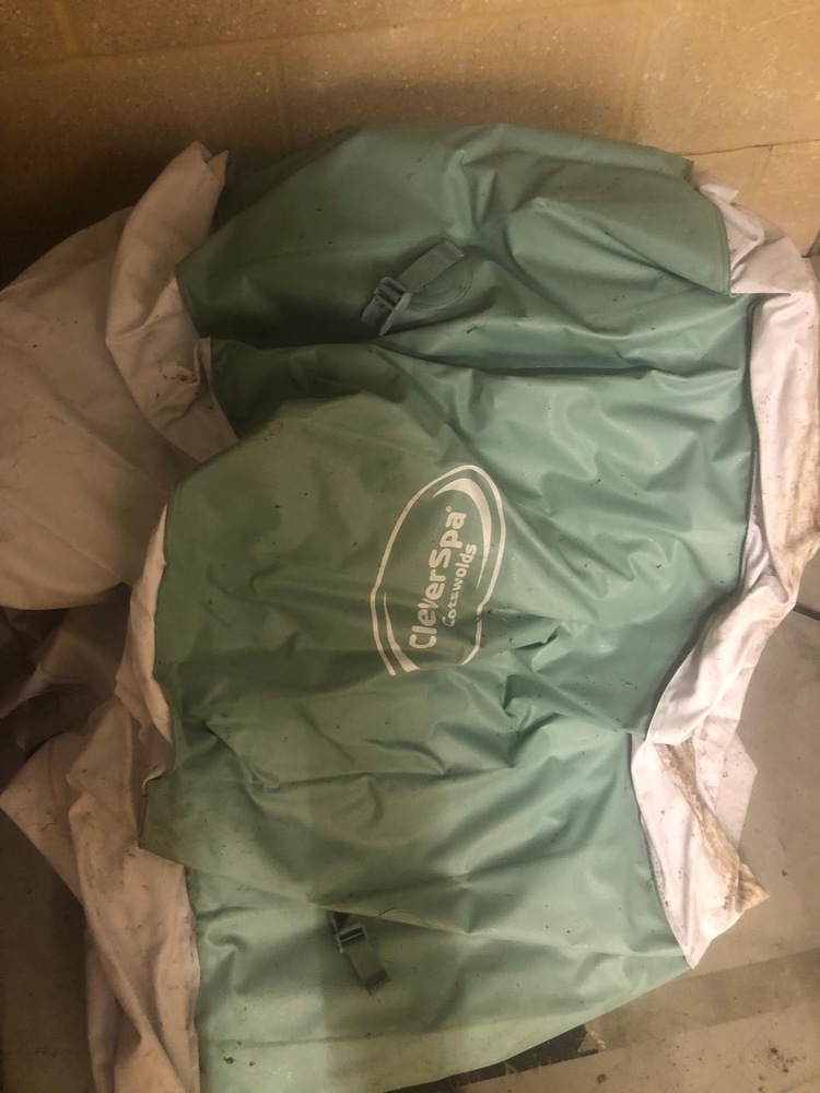 Guildford Self storage auction IB-5159 34