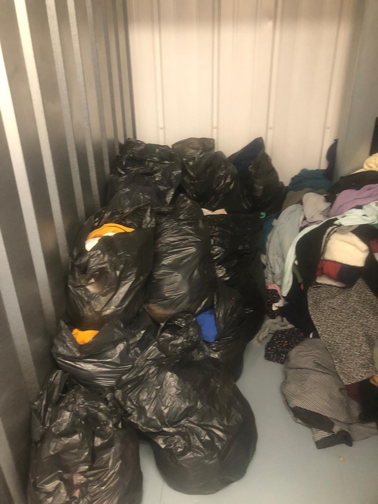 Guildford Self storage unit auction IB-6151 13