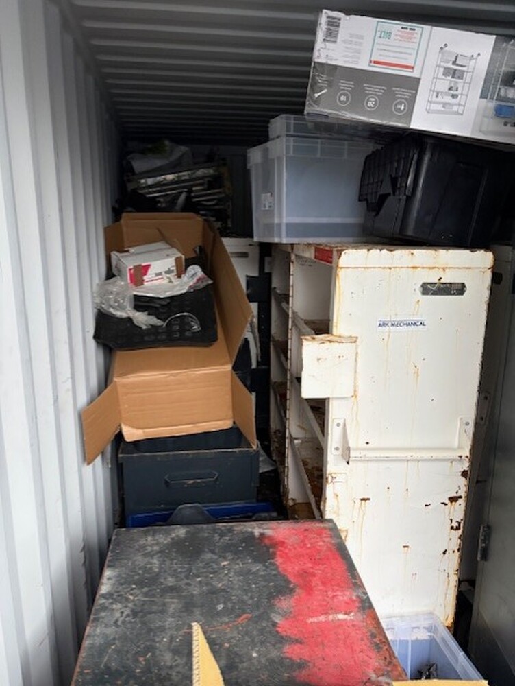 Aylesbury Storage auction IB-6220