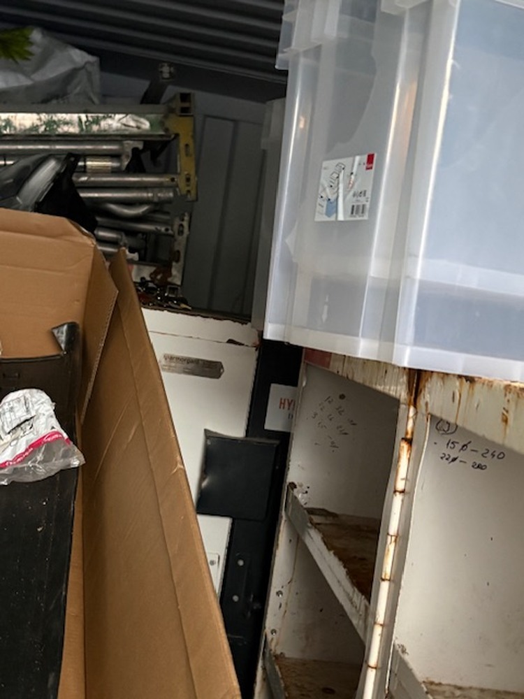 Aylesbury Self storage unit auction IB-6220