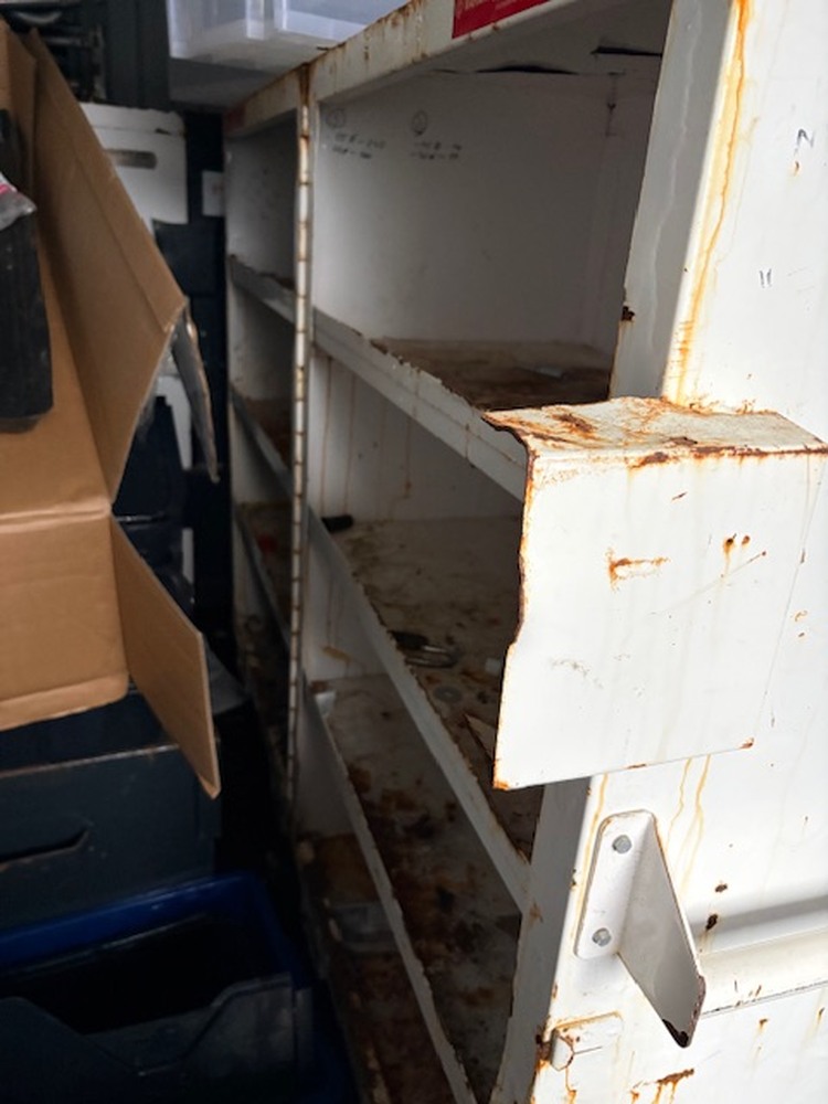 Aylesbury Storage Unit auction IB-6220