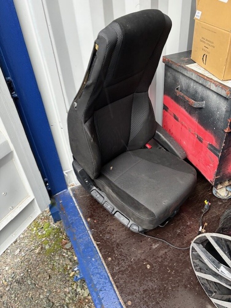 Aylesbury storage facility unit auction IB-6220