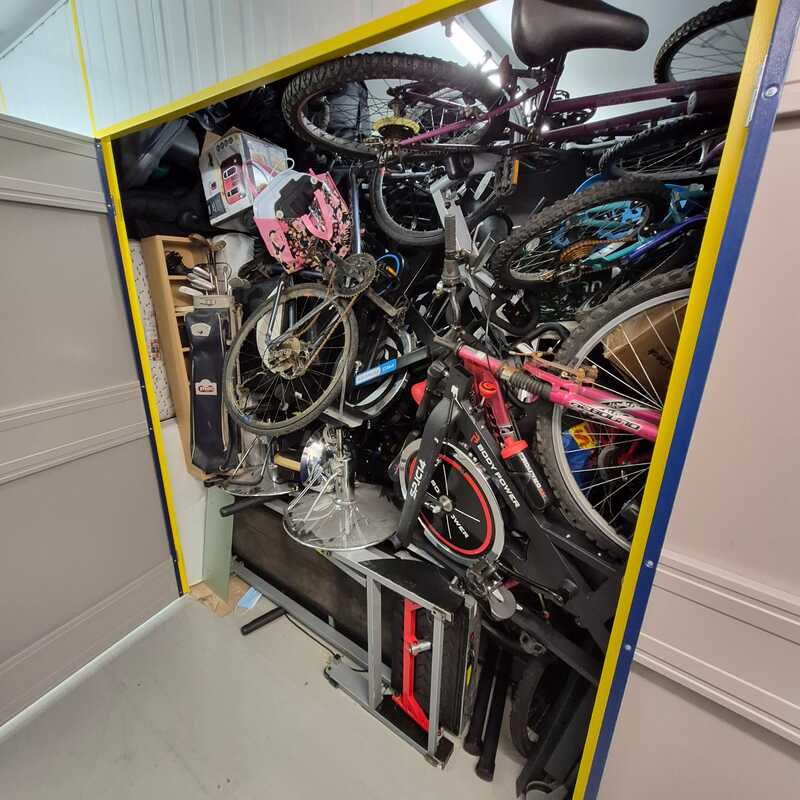 Paisley Self storage unit auction IB-7194