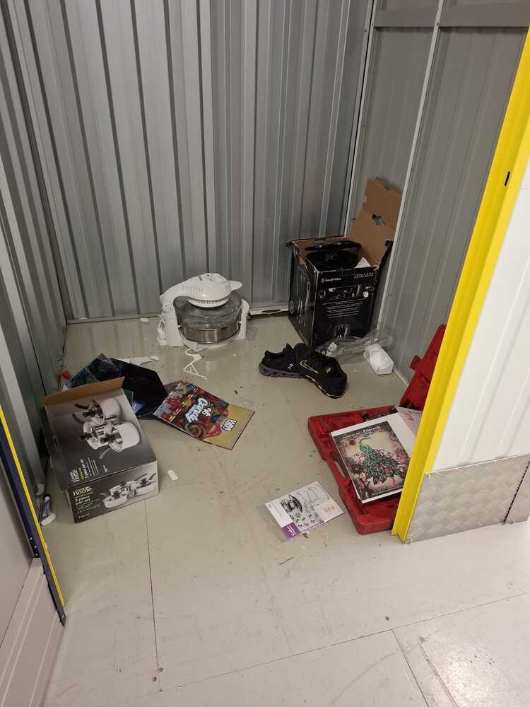 BURNLEY Self storage unit auction IB-3037