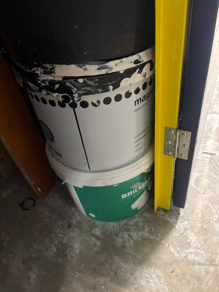 RUSHDEN Storage auction IB-5902