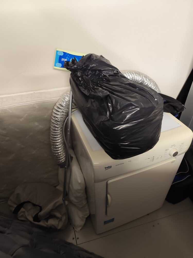 LEEDS Self storage unit auction IB-3324