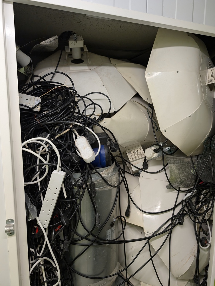 StorageMart Newhaven Storage Unit auction IB-5008