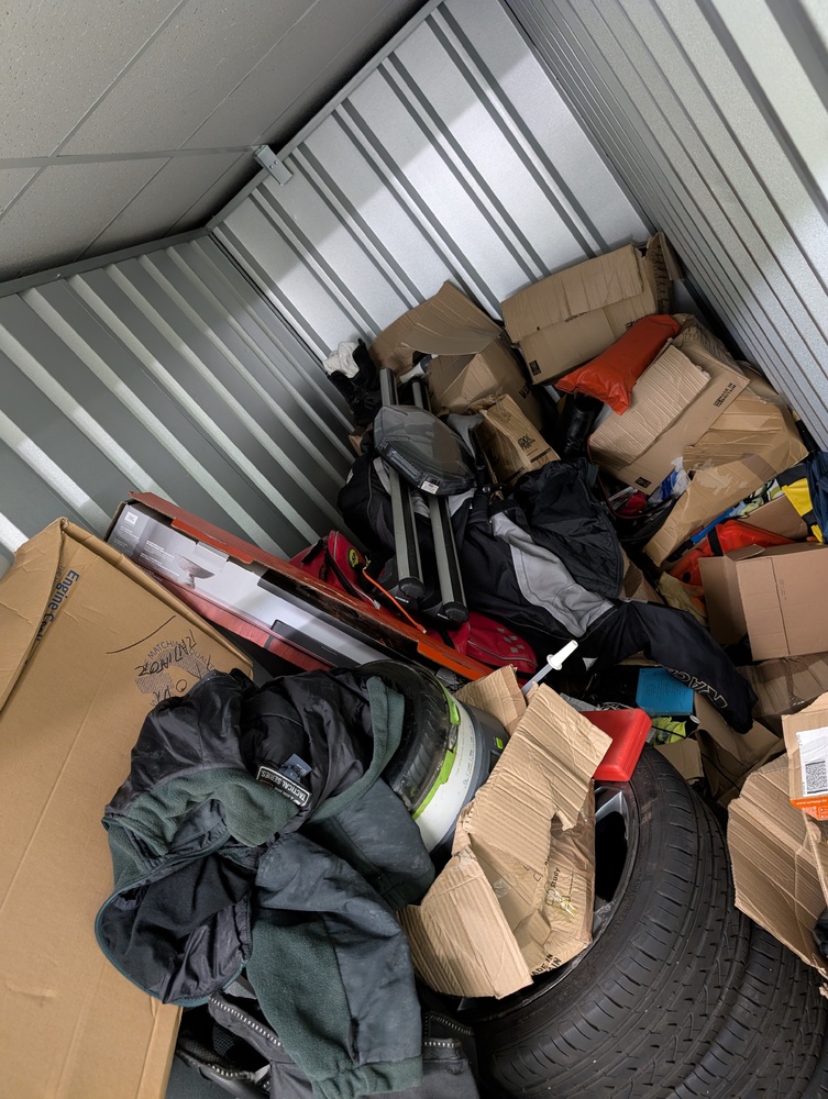 StorageMart Newhaven Self storage unit auction IB-9284