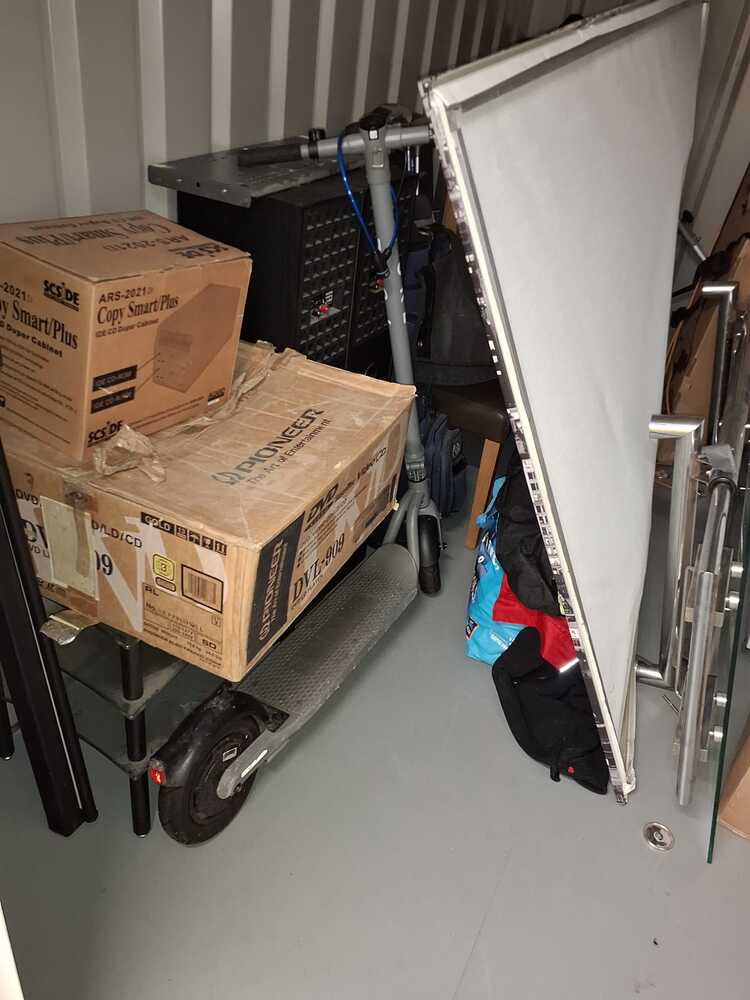 Liverpool Self storage unit auction IB-6655